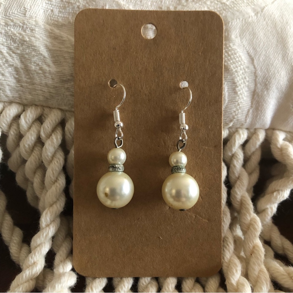 Vintage round white faux pearls dangle earrings